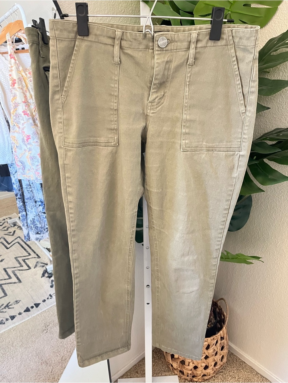 ✨ Sanctuary Olive Utility Crop Pants Size 30